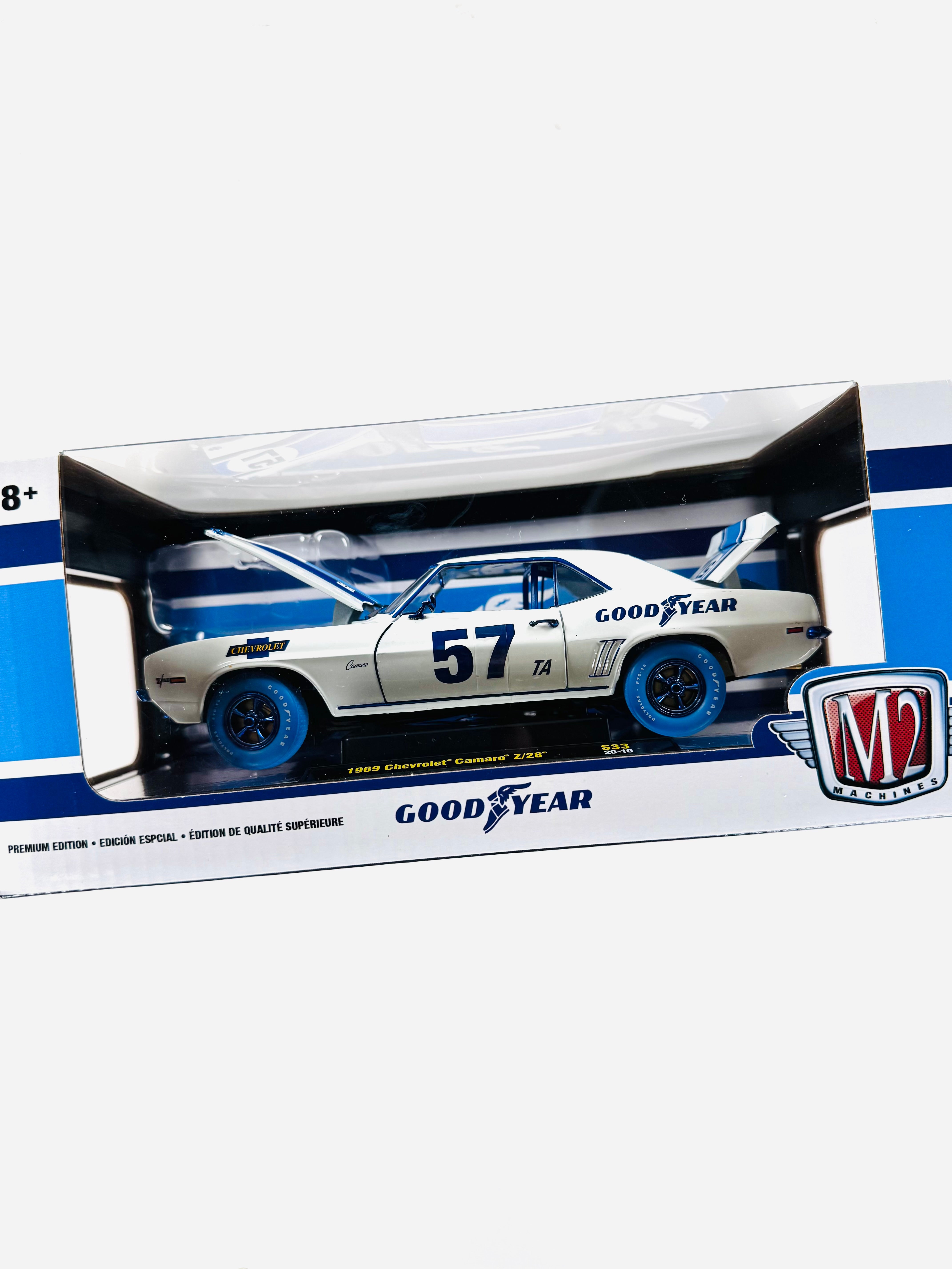 M2マシーン　アメリカ版　ムーンアイズ　バラクーダ　カマロ Z-28　2台セット M2 Machines 1/24 Scale Goodyear 1969 Chevrolet Camaro Z/28 Chase