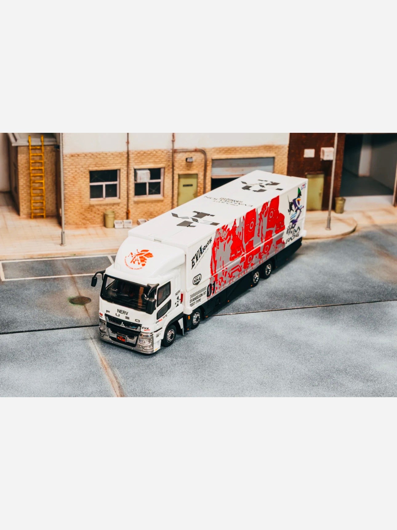 Tarmac Works Truck 64 Mitsubishi Fuso Super Great EVA Racing 2