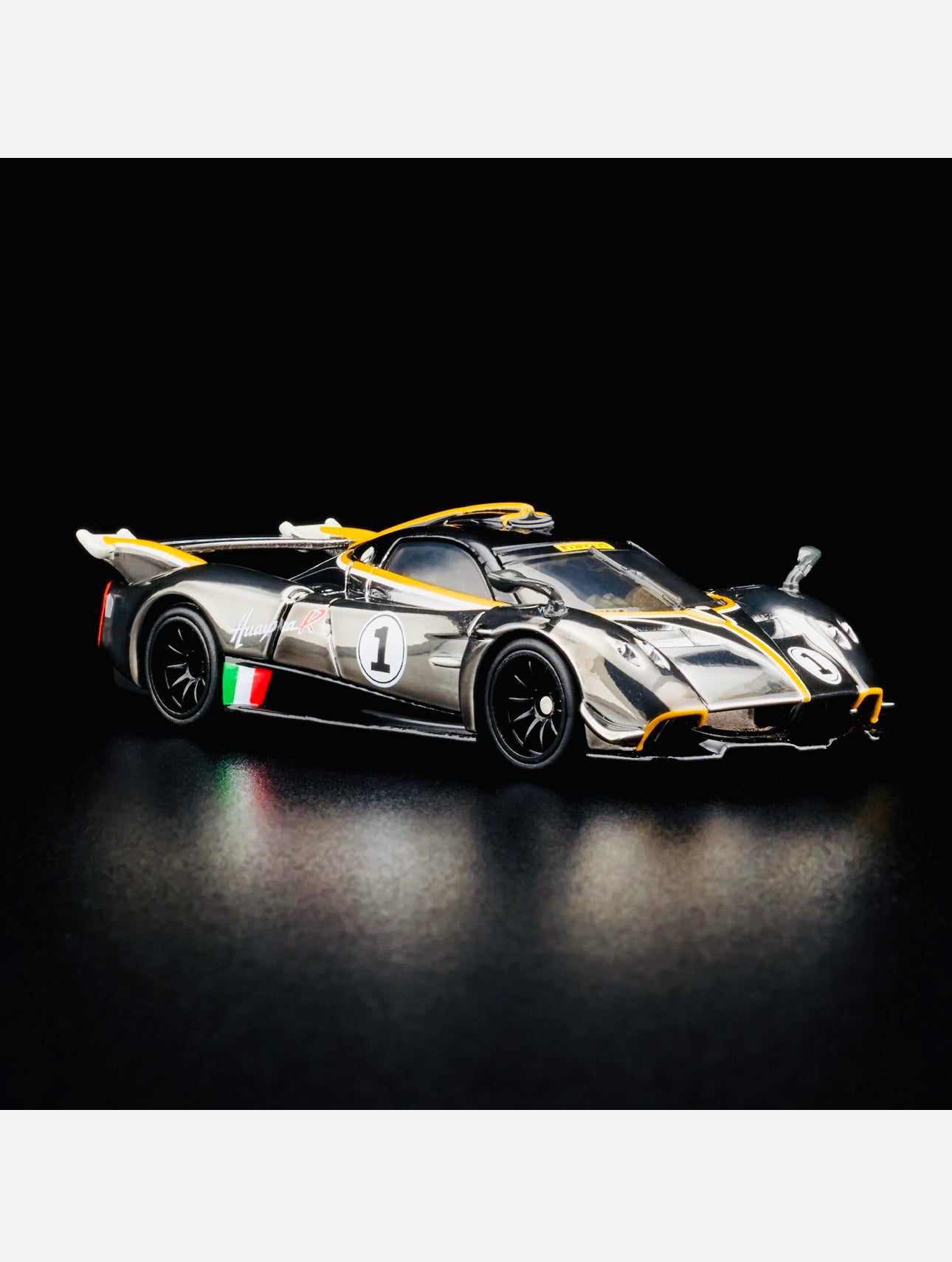 Hotwheels RLC 21‘ Pagani Huayra R Hot Wheels 2024 RLC '21 Pagani Huayra R - Damaged/Opened Box