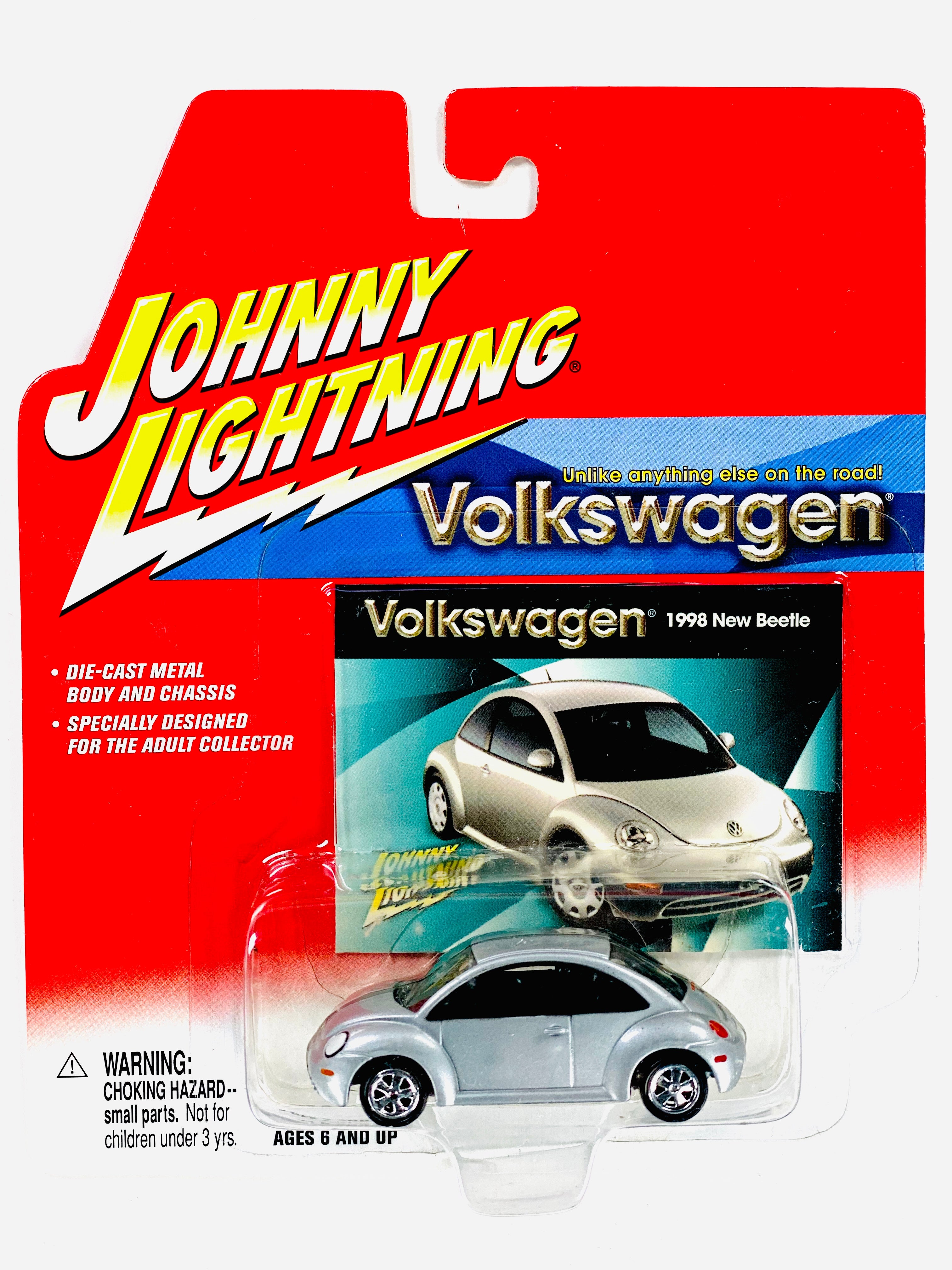 Johnny Lightning 2002 Volkswagen 1998 New Beetle - Damaged Card