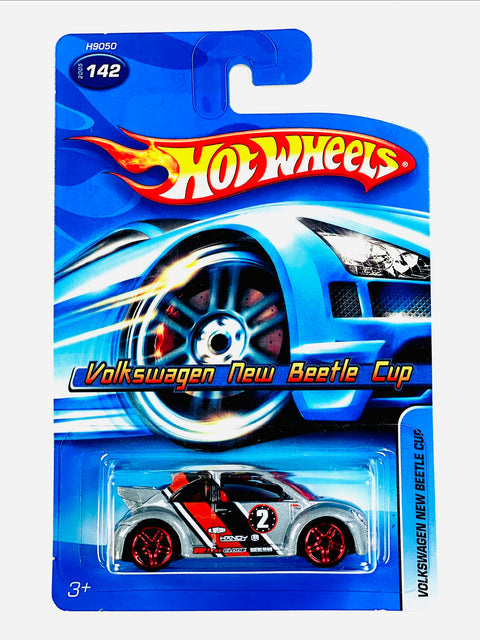 Hot Wheels 2005 Collectors Volkswagen New Beetle Cup #142 - Damaged Card