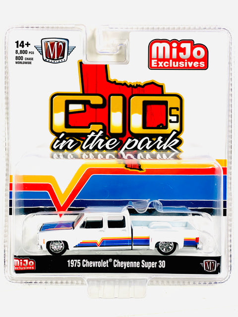 M2 Machines C10's In The Park 1975 Chevrolet Cheyenne Super 30 Dually White