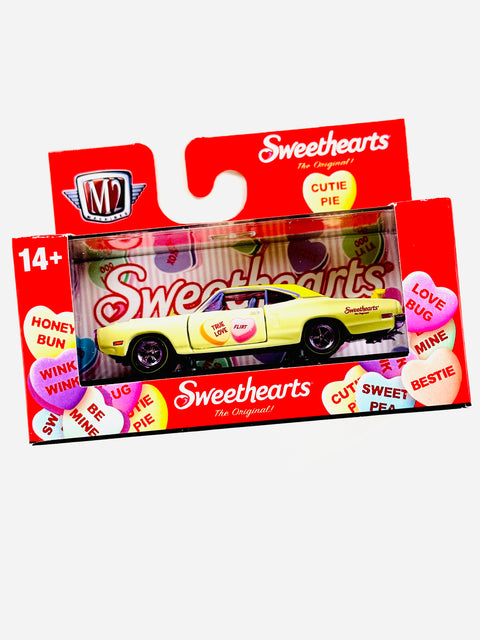 M2 Machines Auto-thentics Sweethearts 1970 Dodge Super Bee HEMI Chase - Damaged/Opened Box