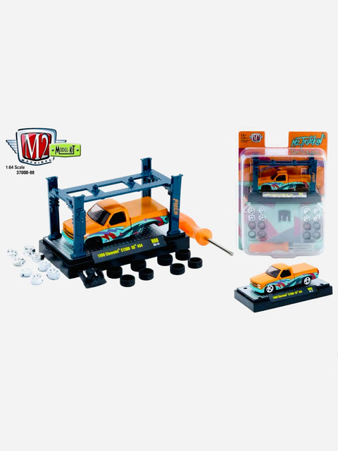 M2 Machines Model Kit 1990 Chevrolet C1500 SS454 Truck