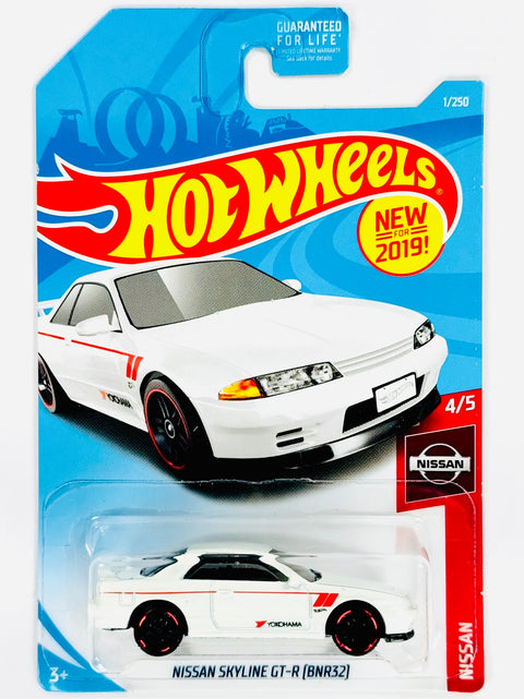 Hot Wheels Nissan Skyline GTR BNR32 White (1/250) - Damaged Card/Blister