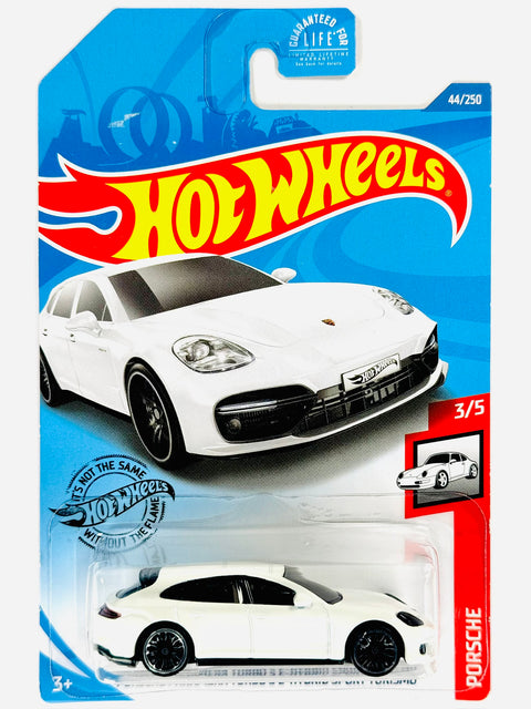 Hot Wheels Porsche Panamera Turbo S E-Hybrid Sport Turismo White (44/250) - Damaged Card/Blister