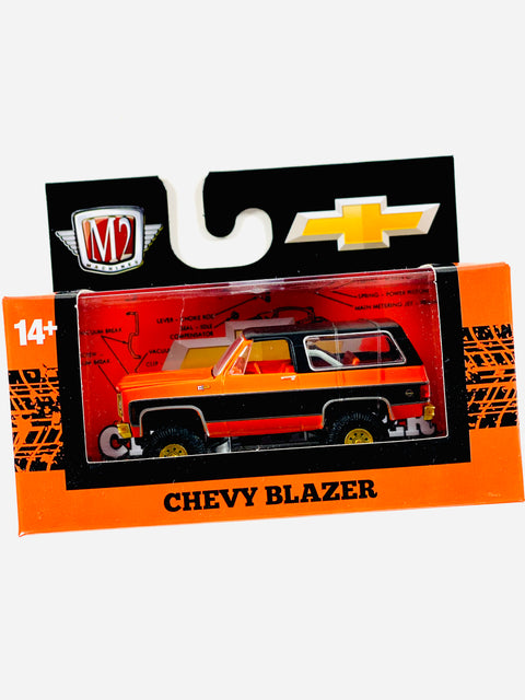M2 Machines Auto-thentics 1974 Chevrolet K5 Blazer 4x4 Chase - Damaged Box
