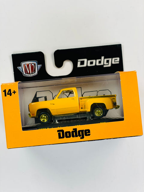 M2 Machines Auto-thentics Pickup Trucks 1978 Dodge Adventurer 150 Chase - Damaged Box