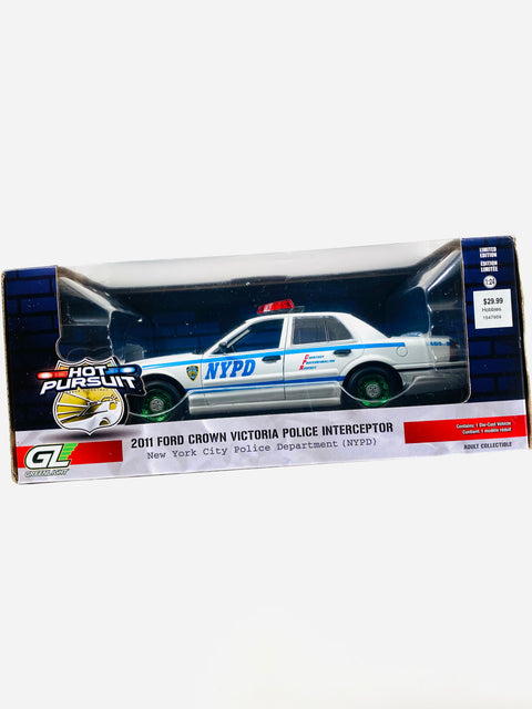 Greenlight 1/24 Scale Hot Pursuit 2011 Ford Crown Victoria Police Interceptor NYPD Chase - Damaged Box