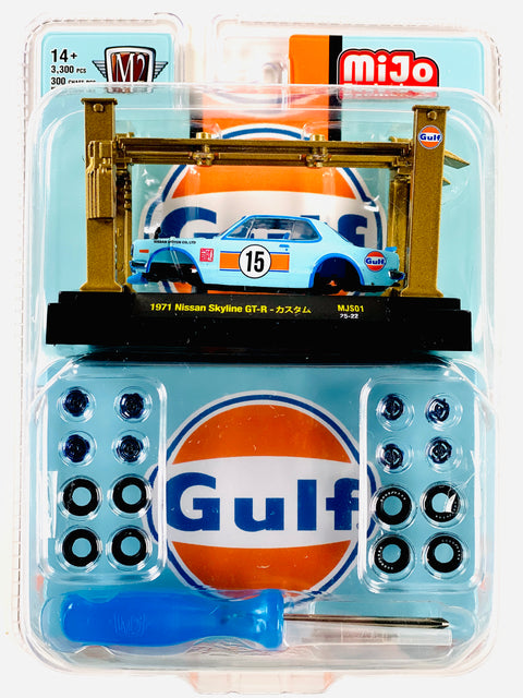 M2 Machines Mijo Exclusive Model Kit GULF 1971 Nissan Skyline 2000 GT-R W/ 4 Post Lift & 2 Extra Set of Wheels Chase
